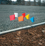imagen de Brady Acero/plástico Rectángulo Cartel de banderas de peligro subterráneo Rojo fluorescente - 5 pulg. Ancho x 4 pulg. Altura - 98178
