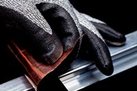 imagen de 3M Comfort Grip Gray Large Nylon Cut-Resistant Gloves - ANSI 3 Cut Resistance - Nitrile Foam Palm & Fingers Coating