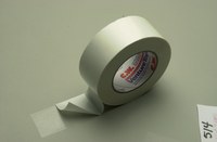 imagen de 3M Venture Tape 514CW White Bonding Tape - 2 in Width x 750 yd Length - 0.5 mil Thick - PET Liner - 96197