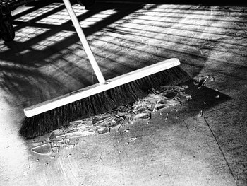 Weiler 420 Cabezal de escoba a presión - 18 pulg. - Crin, Polipropileno - Negro - 42013