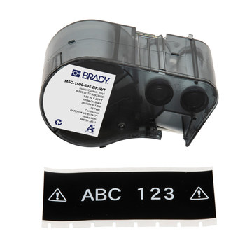 Brady M5C-1500-595-BK-WT Etiquetas para todo tipo de clima - 1.5 pulg. x 25 pies - Vinilo - Blanco sobre negro - B-595