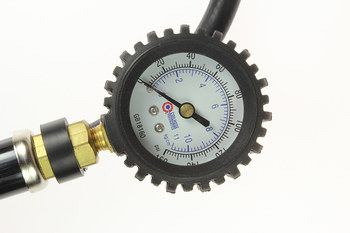 Imágen de Manómetro de inflado, esfera, 0-160 psi, manguera de 12", mandril de doble pie, pantalla TGC1348-DPB de por de Coilhose (Imagen principal del producto)