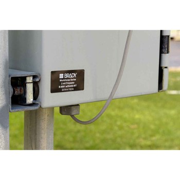 Brady THT-17-8591-3-BK Rollo de etiquetas troqueladas para impresoras - 2 pulg. x 1 pulg. - Poliéster - Negro - B-8591