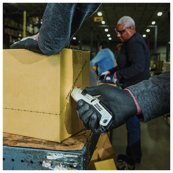 Imágen de Cuchillo de seguridad Premium Tri-Slide Auto-Retract FATMAX FMHT10367 de 7 pulg. por de Stanley (Imagen principal del producto)