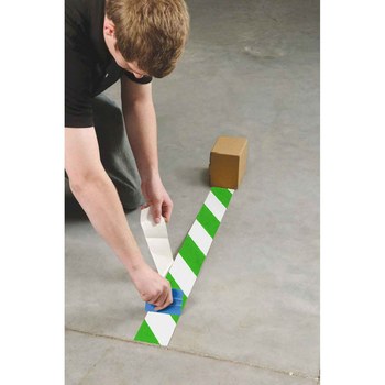 Brady ToughStripe Verde/Blanco Cinta para marcado de piso - 2 pulg. Anchura x 100 pies Longitud - 0.008 pulg. Espesor - Un solo lado Adhesiva - 84526