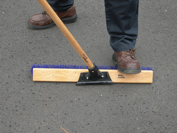 Weiler Pro-Flex 446 Cabezal de escoba a presión - 24 pulg. - Polipropileno - Azul - 44606