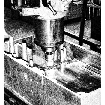 Weiler Nylox Nailon Cepillo de copa - Accesorio Eje - Diámetro 1/2 pulg. - Diámetro de la cerda 0.022 pulg. - Estilo de tope: agrupado - 11160