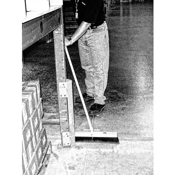 Weiler Perma-Sweep 421 Cabezal de escoba a presión - 18 pulg. - Polipropileno - Granate - 42167