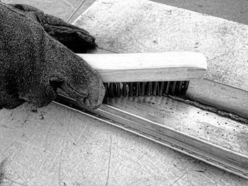 Weiler Vortec Pro Acero inoxidable Cepillo de alambre de mano - 2.05 pulg. ancho x 10.05 pulg. longitud - Diámetro de la cerda 0.012 pulg. - 25104