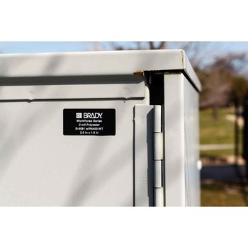 Brady THT-17-8591-3-BK Rollo de etiquetas troqueladas para impresoras - 2 pulg. x 1 pulg. - Poliéster - Negro - B-8591
