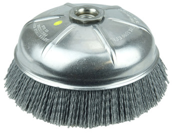 Weiler Nylox Nailon Cepillo de copa - Accesorio Eje roscado - Diámetro 6 pulg. - Agujero Central 5/8 in-11 UNC - Diámetro de la cerda 0.040 pulg. - Grano: 80 - 14506