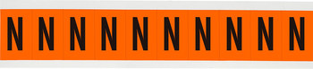 Imágen de Brady Negro sobre naranja Interior/exterior Vinilo Carta 6570-N Etiqueta en forma de letra (Imagen principal del producto)